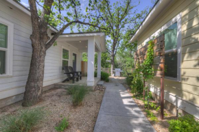 The Grove E with Hot Tub & King Bed - 2 blks to Main